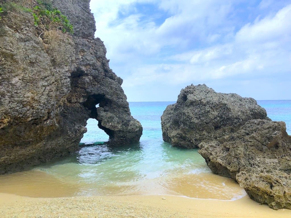 池間島 ハート岩 は干潮時間に行くべし 駐車場や行き方を写真で紹介